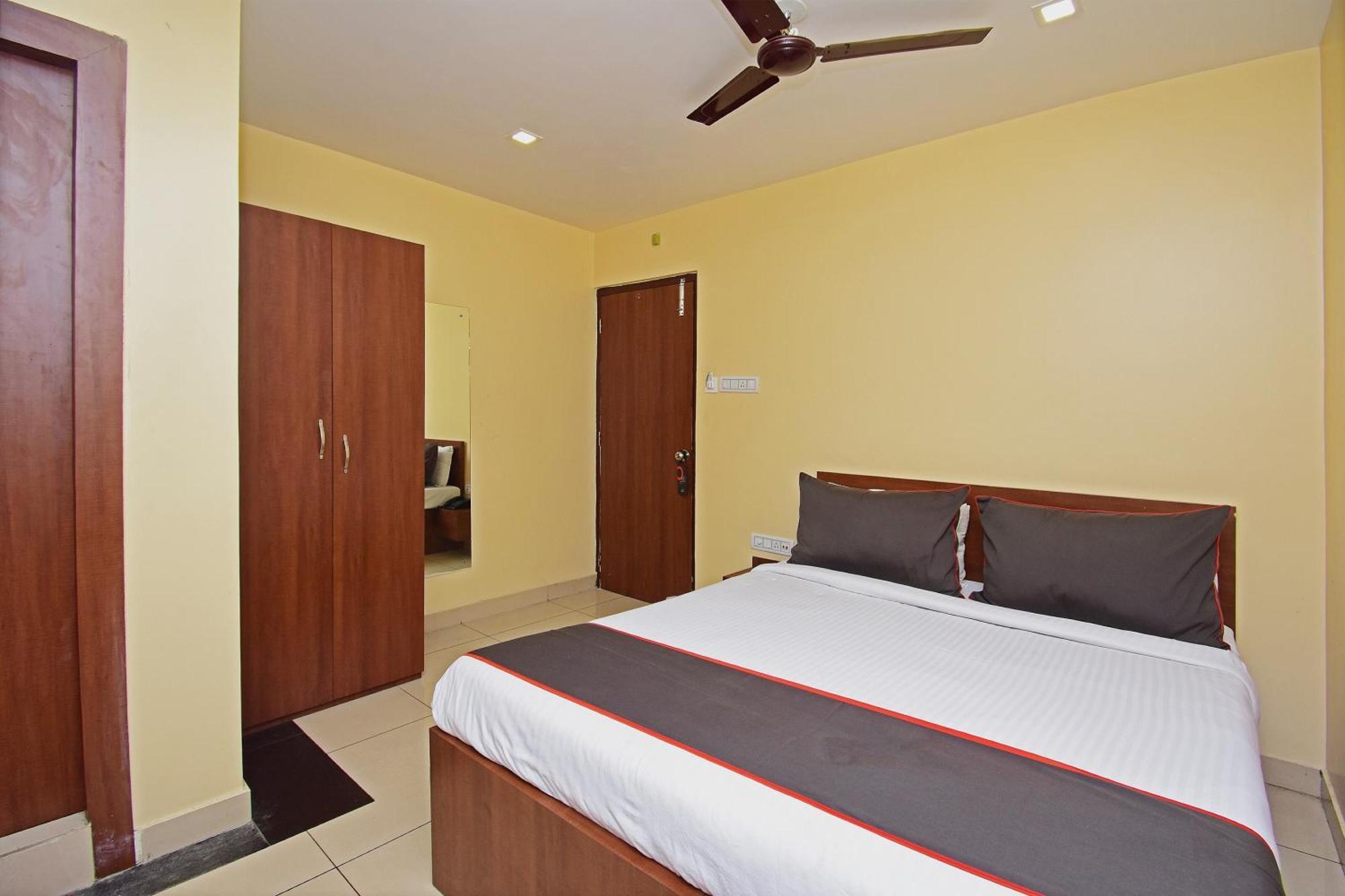 ホテル Super Collection O Gokul Residency Near Emami City Dumdum Opposite Raja Palace Dum Dum エクステリア 写真