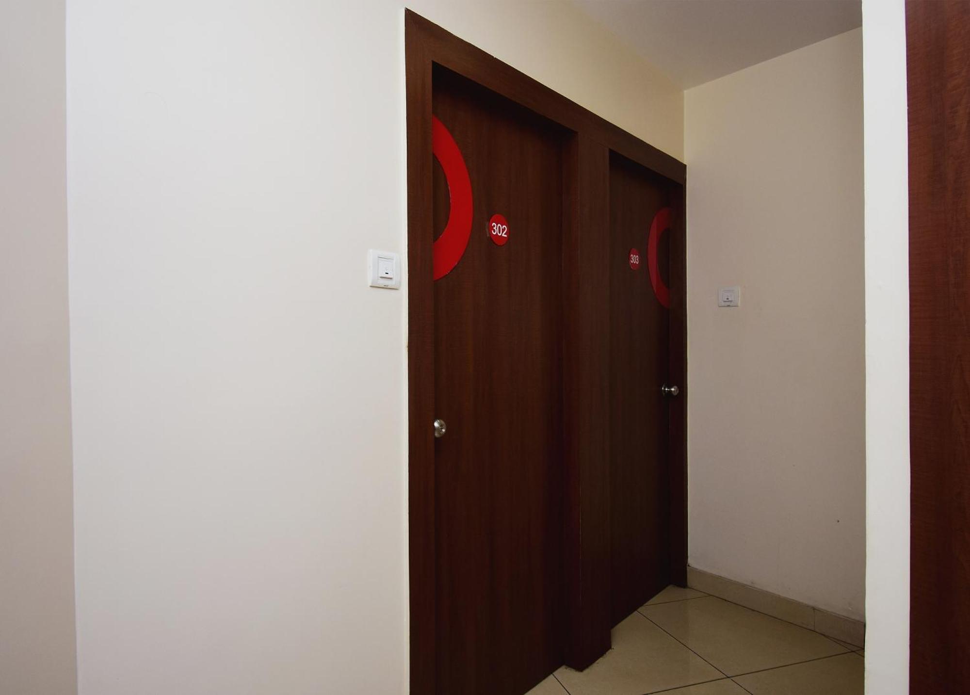 ホテル Super Collection O Gokul Residency Near Emami City Dumdum Opposite Raja Palace Dum Dum エクステリア 写真