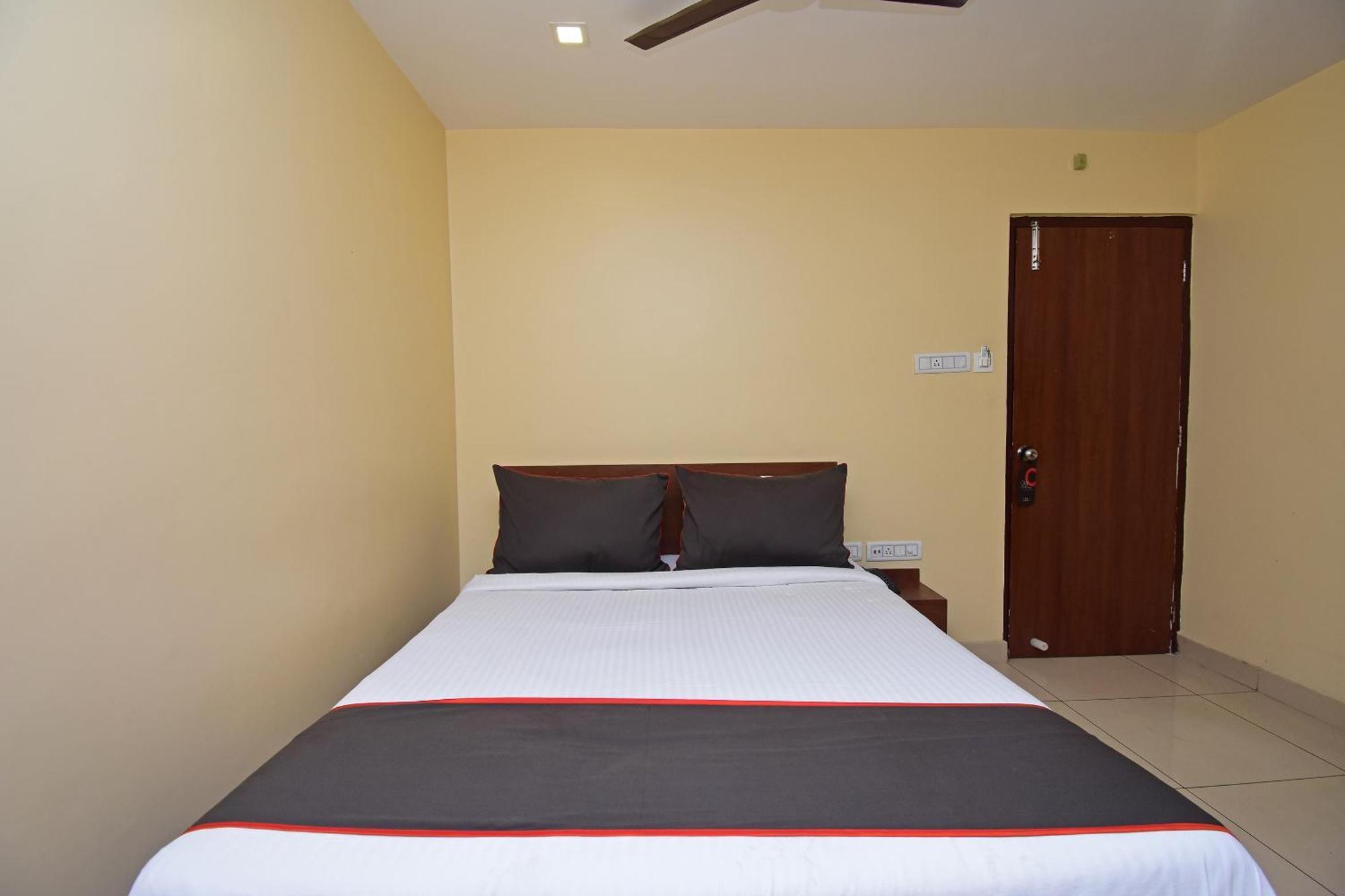 ホテル Super Collection O Gokul Residency Near Emami City Dumdum Opposite Raja Palace Dum Dum エクステリア 写真